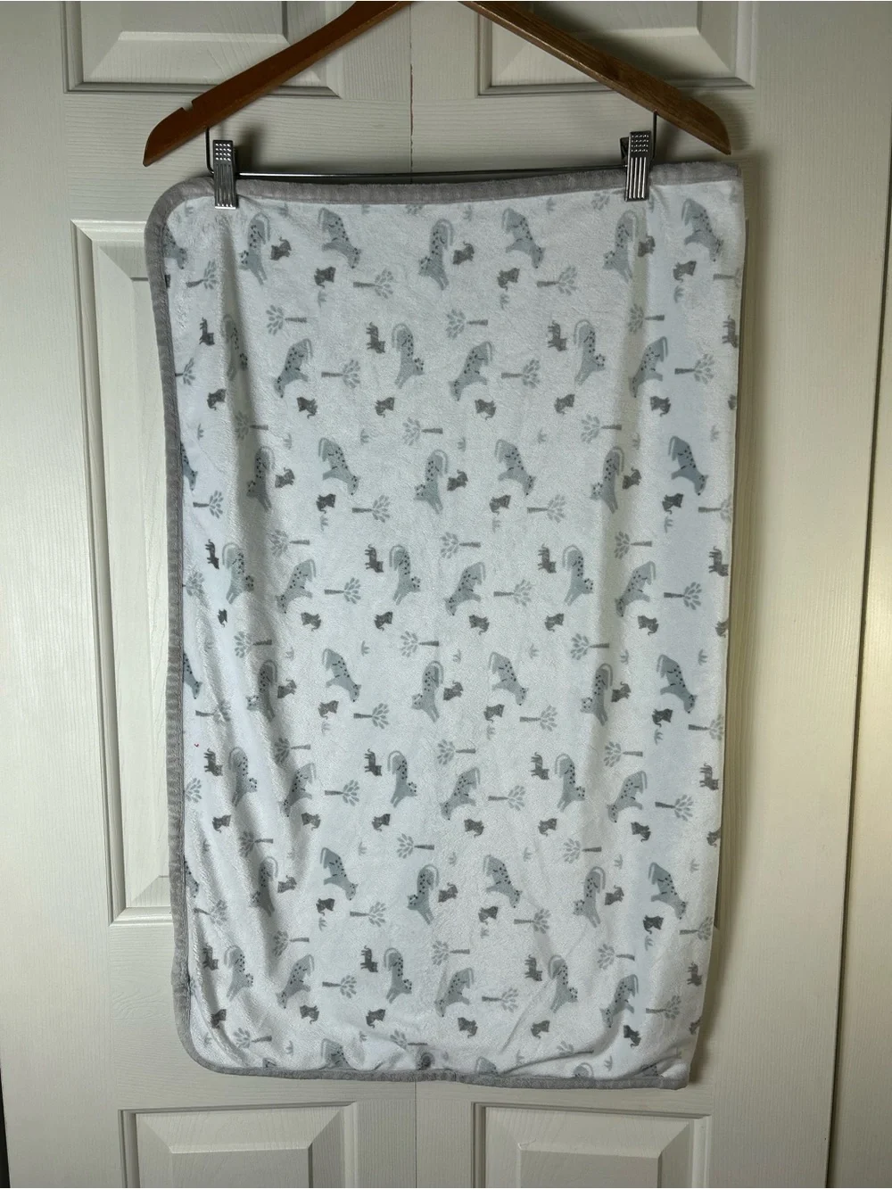 Modern Moments by Gerber Gray White Baby Blanket Leopard Cheetah Cat Thermal